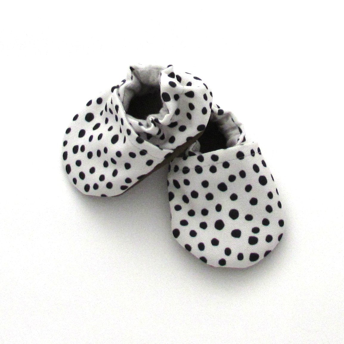 Black and white dot baby first shoes for walking